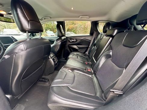 Used 2020 Jeep Cherokee Limited image 12