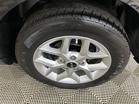 Used 2023 Kia Soul LX w/ LX Technology Package FWD image 10