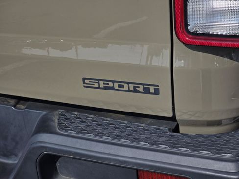 Used 2020 Jeep Gladiator Sport w/ Quick Order Package 24S AWD/4WD image 8