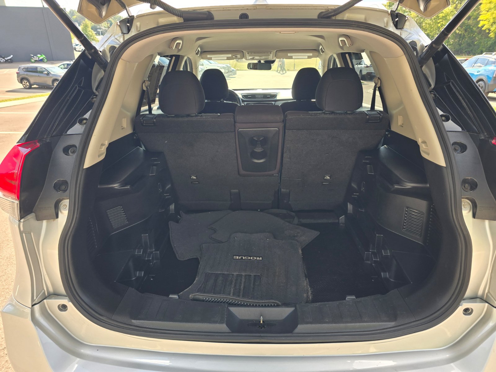 Used 2020 Nissan Rogue SV AWD/4WD image 26