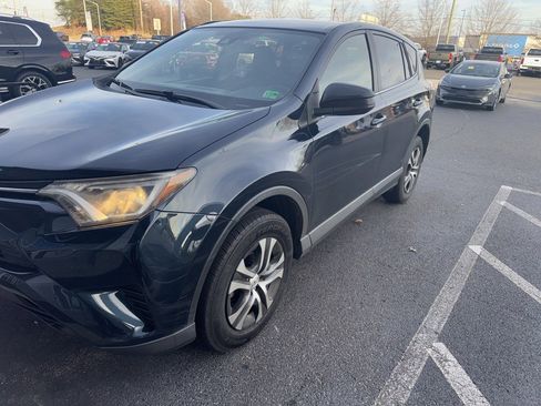Used 2017 Toyota RAV4 LE image 1