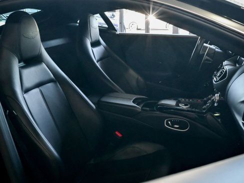 Used 2022 Aston Martin V8 Vantage Coupe image 23