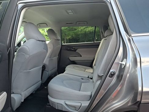 Used 2021 Toyota Highlander L AWD/4WD image 39
