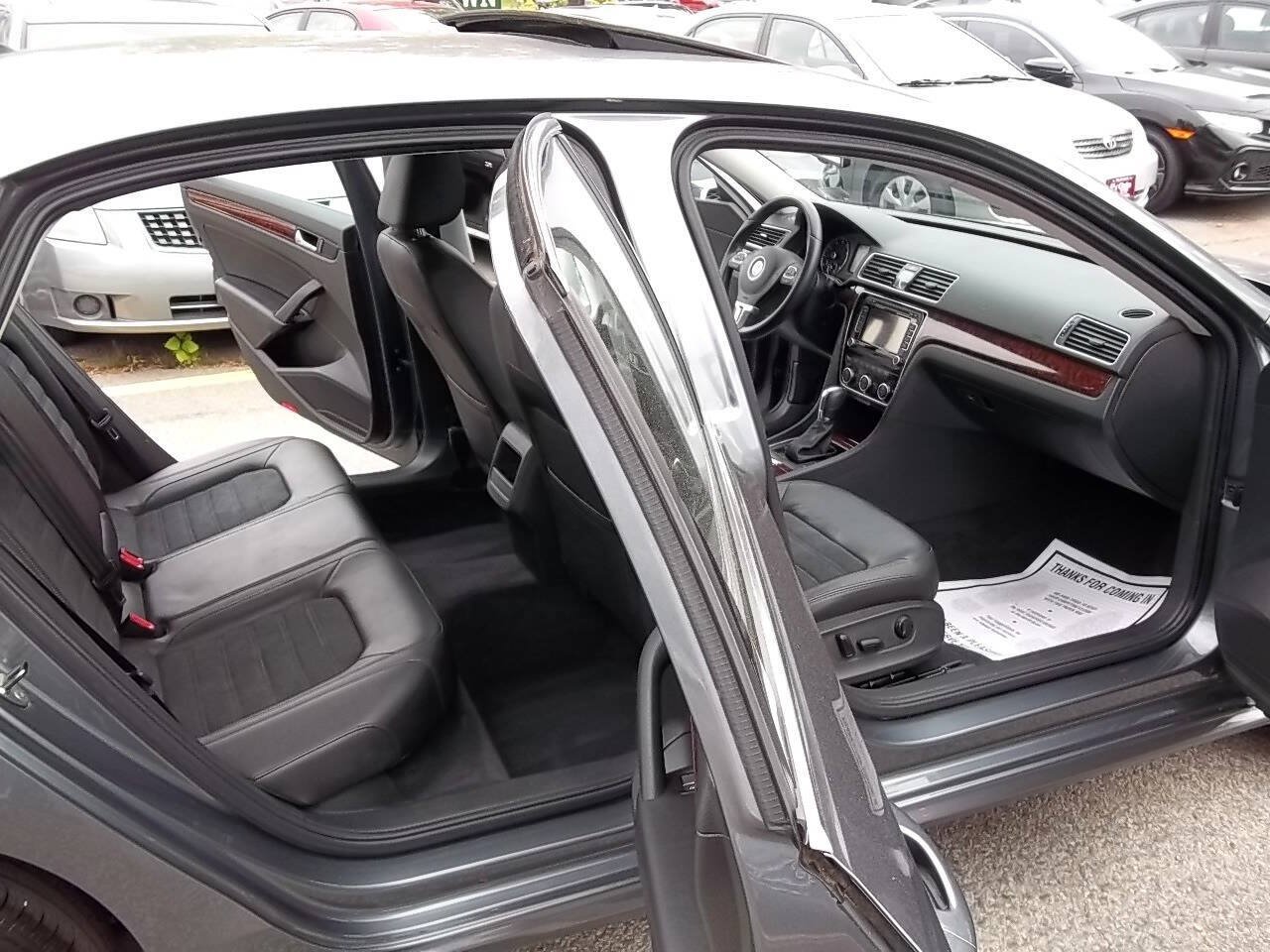 Used 2012 Volkswagen Passat 2.5 SEL FWD image 9