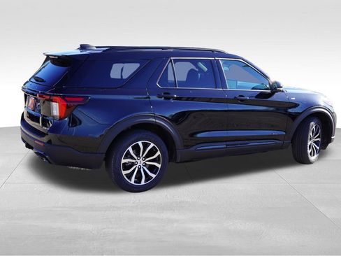 Certified 2025 Ford Explorer ST-Line AWD/4WD image 4