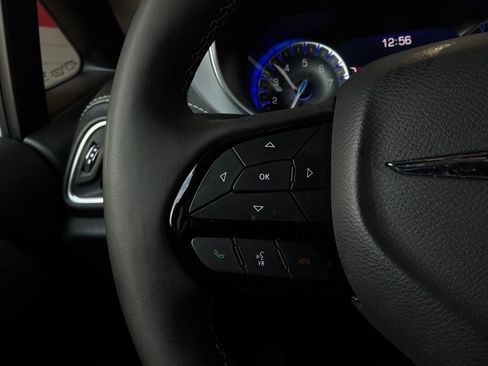 Used 2025 Chrysler Pacifica Limited FWD image 49