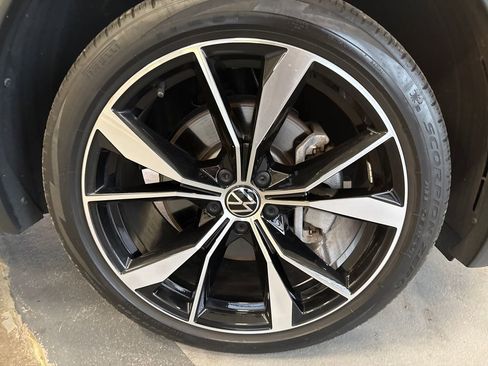 Used 2023 Volkswagen Tiguan SEL R-Line AWD/4WD image 2
