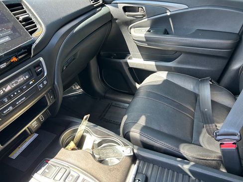 Used 2023 Honda Passport TrailSport image 11