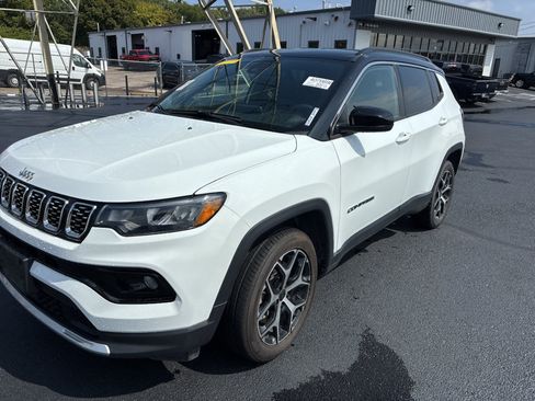 Used 2025 Jeep Compass Limited AWD/4WD image 1