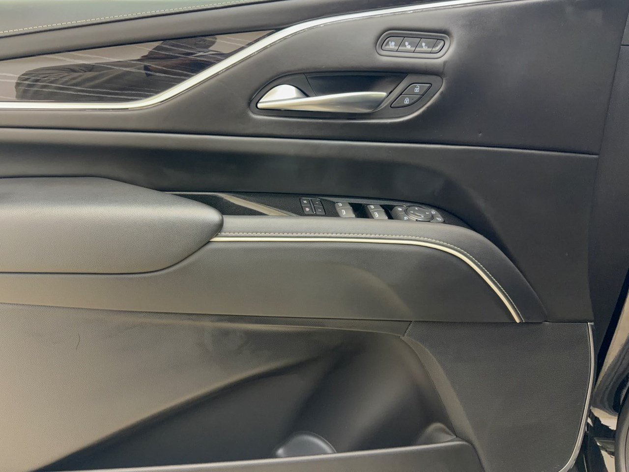 Certified 2023 Cadillac Escalade V AWD/4WD image 14