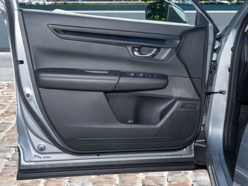 Used 2025 Honda CR-V EX image 10