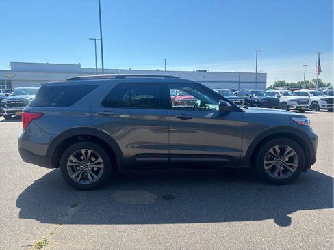 Used 2023 Ford Explorer XLT w/ Equipment Group 202A AWD/4WD image 2
