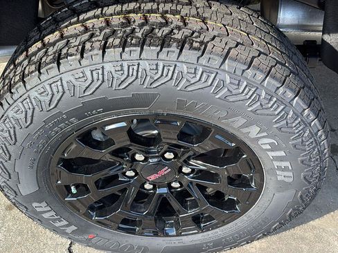 New 2026 GMC Canyon Elevation w/ Convenience Package image 11