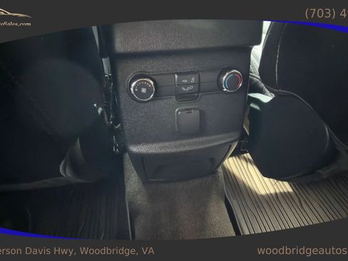 Used 2018 Ford Explorer XLT w/ Equipment Group 202A AWD/4WD image 18