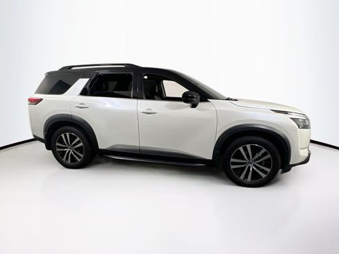 Used 2023 Nissan Pathfinder Platinum AWD/4WD image 4