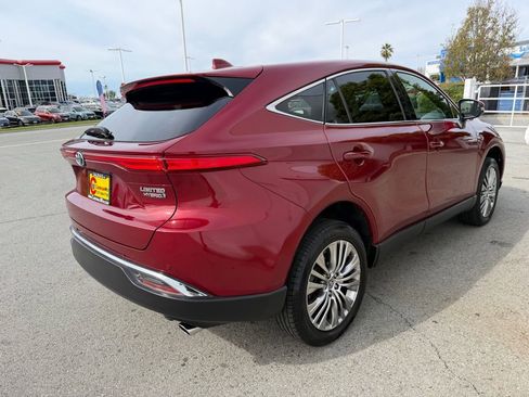 Used 2021 Toyota Venza Limited w/ Carpet Mat Package (TMS) image 6