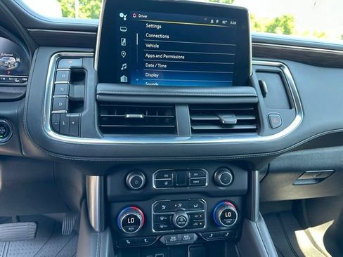 Used 2023 Chevrolet Suburban Z71 w/ Luxury Package AWD/4WD image 24