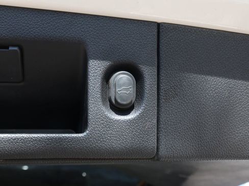 Used 2020 Cadillac Escalade Luxury image 34