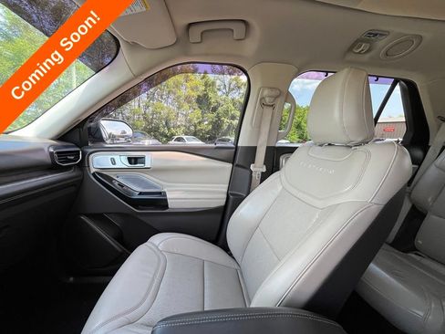 Used 2020 Ford Explorer Platinum w/ Premium Technology Package AWD/4WD image 30