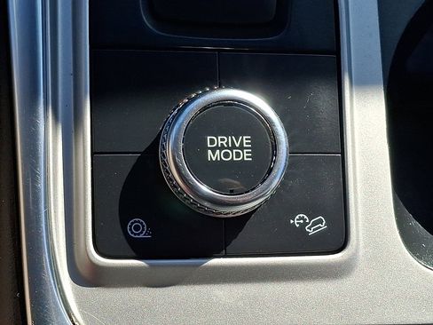 Certified 2022 Ford Explorer XLT w/ Equipment Group 202A image 27