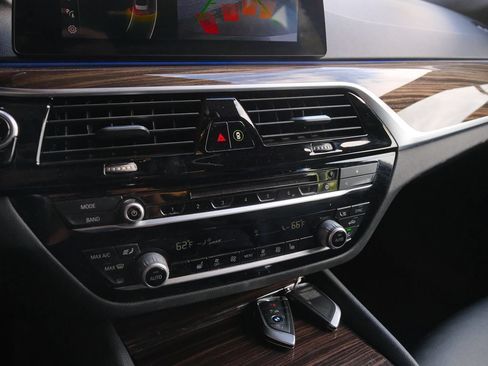 Used 2019 BMW 530i w/ Convenience Package RWD image 20