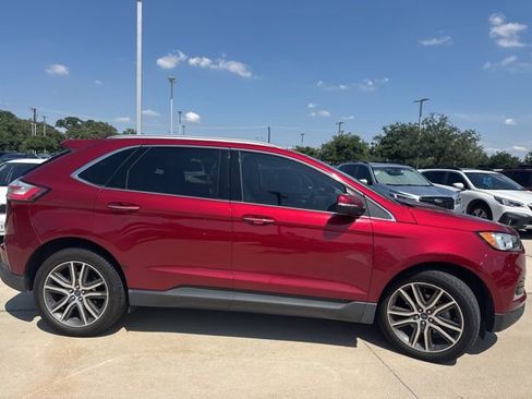 Used 2019 Ford Edge Titanium FWD image 2