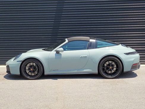 Certified 2025 Porsche 911 Targa 4 GTS AWD/4WD image 2