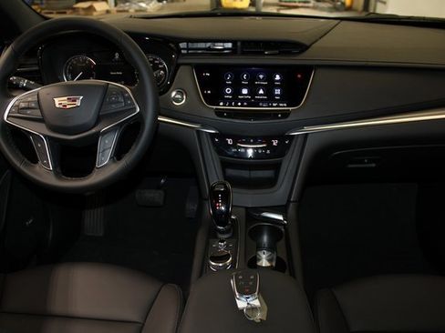 New 2025 Cadillac XT5 Luxury image 13