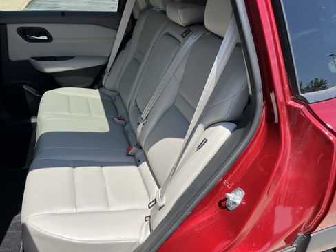 Used 2023 Nissan Rogue SV w/ SV Premium B Package AWD/4WD image 18