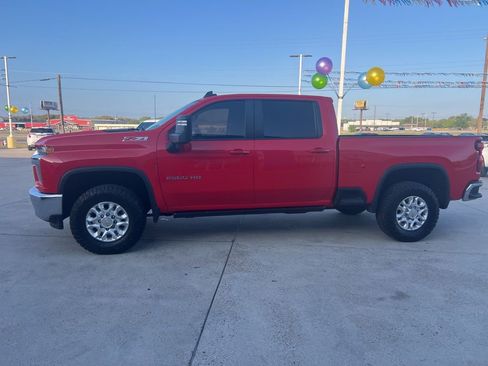 Used 2022 Chevrolet Silverado 2500 LT w/ Convenience Package image 2