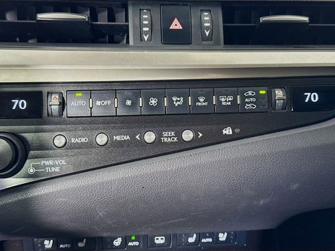 Used 2020 Lexus ES 300h Ultra Luxury image 16