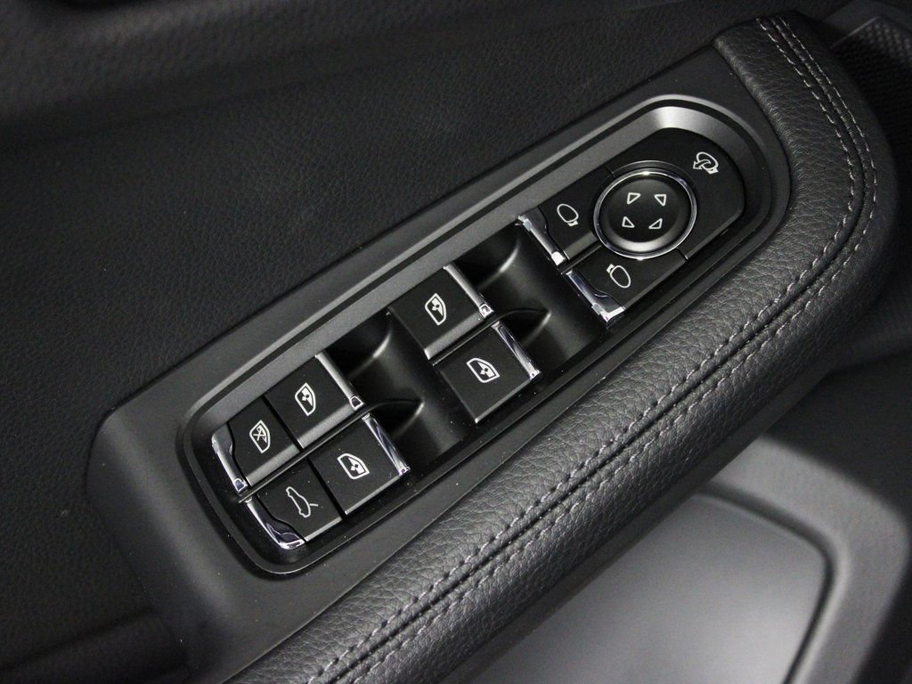 Certified 2026 Porsche Macan S AWD/4WD image 16