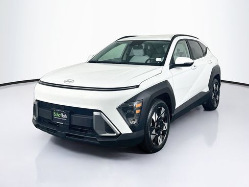 Used 2025 Hyundai Kona SEL FWD image 3