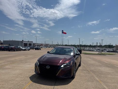 Certified 2025 Nissan Altima 2.5 SV FWD image 6