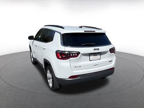 Used 2025 Jeep Compass Latitude image 12