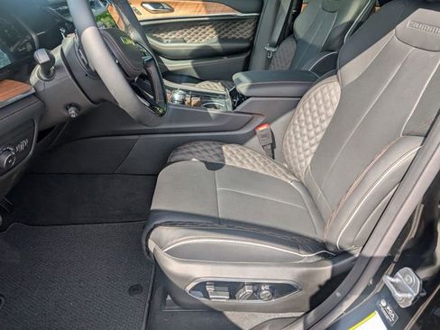 Certified 2026 Jeep Grand Cherokee Summit AWD/4WD image 13