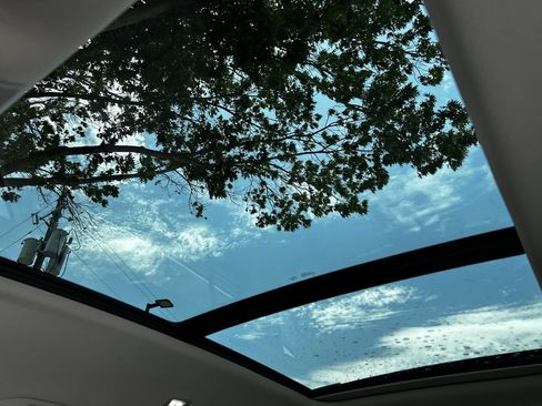 Used 2024 Volkswagen Atlas SE w/ Panoramic Sunroof Package FWD image 25