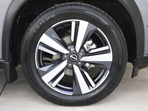 Used 2023 Nissan Rogue SL w/ SL Premium Package image 32