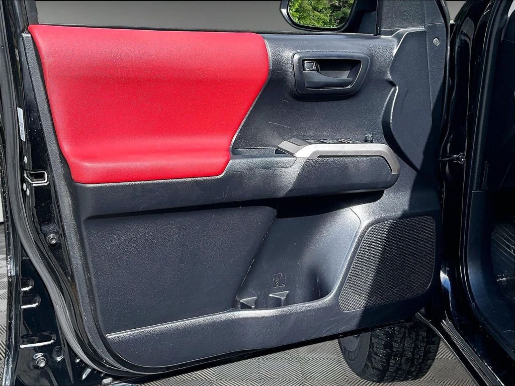 Certified 2021 Toyota Tacoma SR5 AWD/4WD image 9