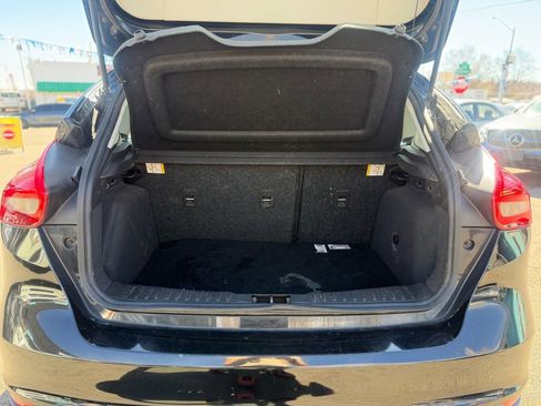 Used 2017 Ford Focus SE FWD image 7