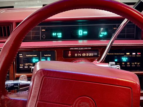 Used 1991 Cadillac Fleetwood Coupe FWD image 17