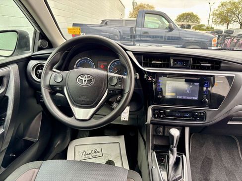 Used 2017 Toyota Corolla LE FWD image 3