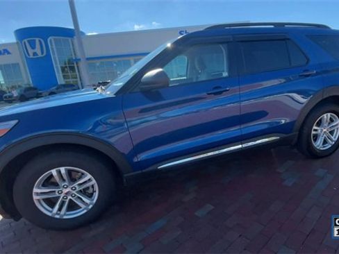 Used 2022 Ford Explorer XLT image 6
