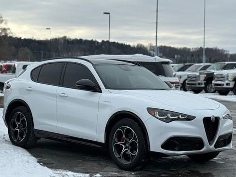 Used 2024 Alfa Romeo Stelvio Veloce image 38