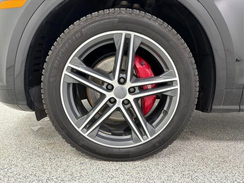 Used 2018 Audi SQ5 Prestige w/ Prestige Package image 23
