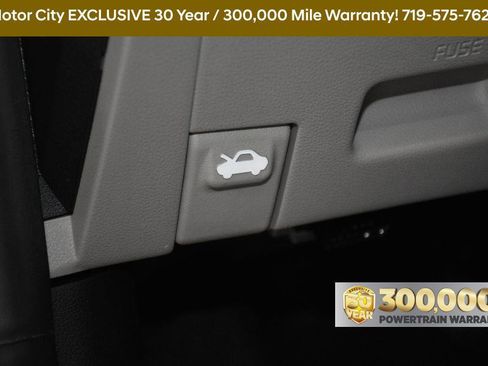 New 2025 Hyundai Venue SEL image 32