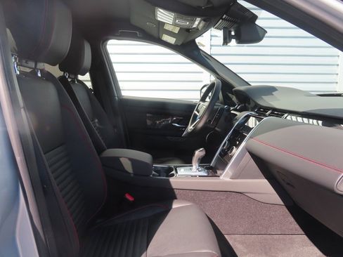 Used 2023 Land Rover Discovery Sport SE R-Dynamic image 3