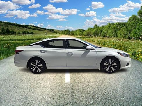 Used 2021 Nissan Altima 2.5 SV image 7