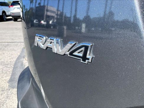 Used 2015 Toyota RAV4 XLE FWD image 9