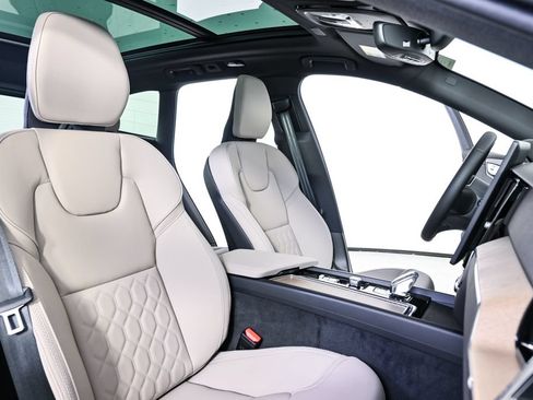 Used 2026 Volvo XC60 B5 Plus w/ Climate Package AWD/4WD image 25